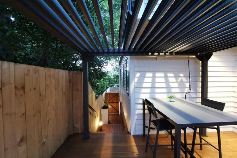 Photo of property in 57e Hogans Road, Glenfield, Auckland, 0629