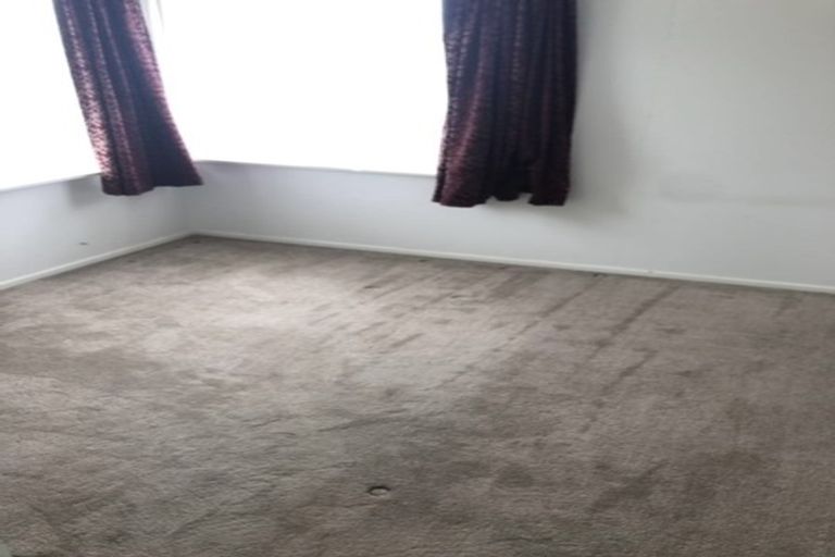 Photo of property in 100 Gossamer Drive, Pakuranga Heights, Auckland, 2010