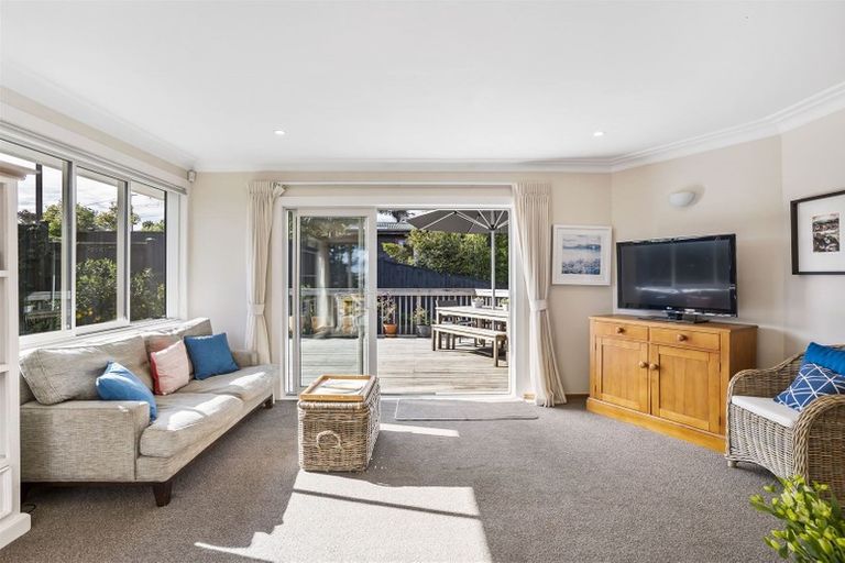Photo of property in 41 Woodstock Road, Forrest Hill, Auckland, 0620