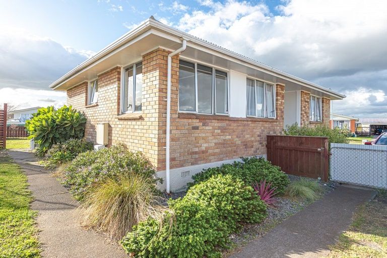 Photo of property in 36 Gibbons Crescent, Castlecliff, Whanganui, 4501
