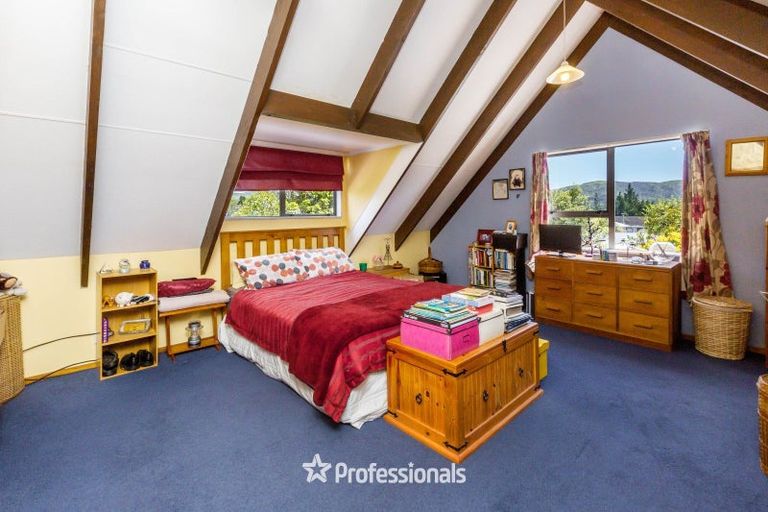 Photo of property in 2 Fenchurch Grove, Stokes Valley, Lower Hutt, 5019