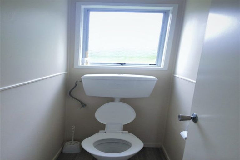 Photo of property in 52 Hartley Terrace, Massey, Auckland, 0614