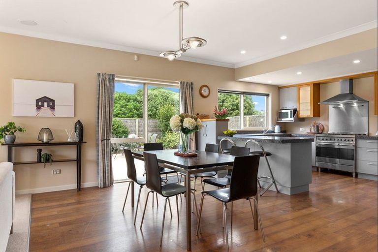 Photo of property in 100 Willowview Drive, Redwood, Christchurch, 8051