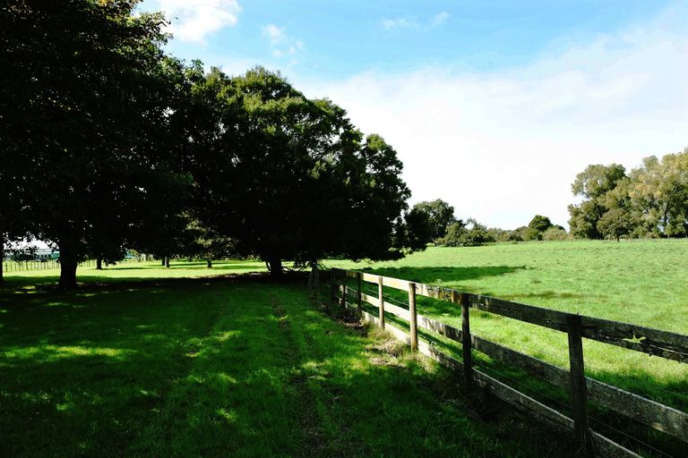 Photo of property in 735 Wharerata Road, Manutuke, 4072