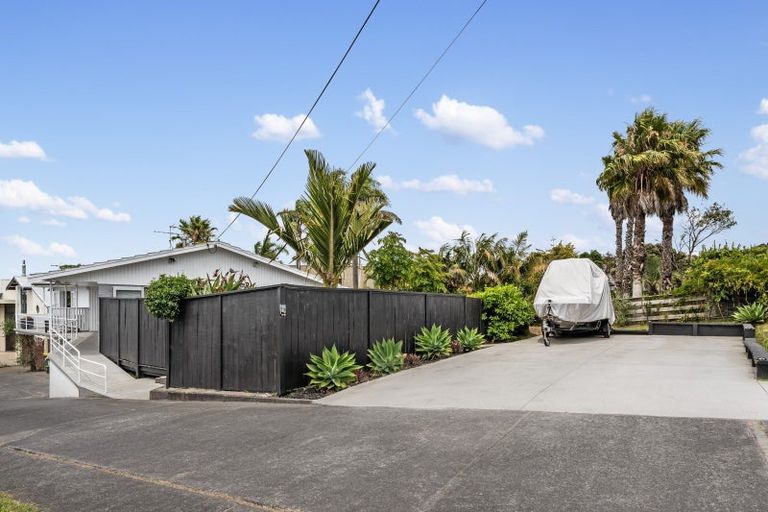 Photo of property in 2/71 Deep Creek Road, Waiake, Auckland, 0630