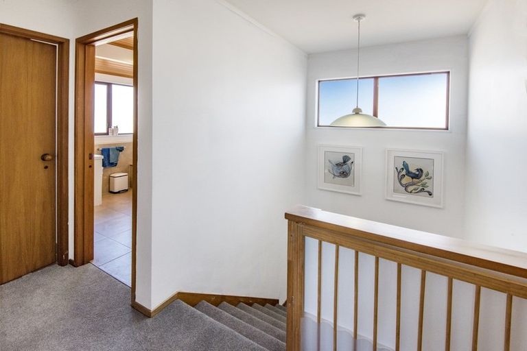 Photo of property in 8a Wicklow Road, Narrow Neck, Auckland, 0622