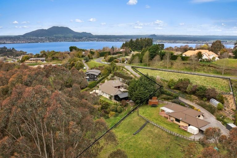 Photo of property in 124 Acacia Heights Drive, Acacia Bay, Taupo, 3385