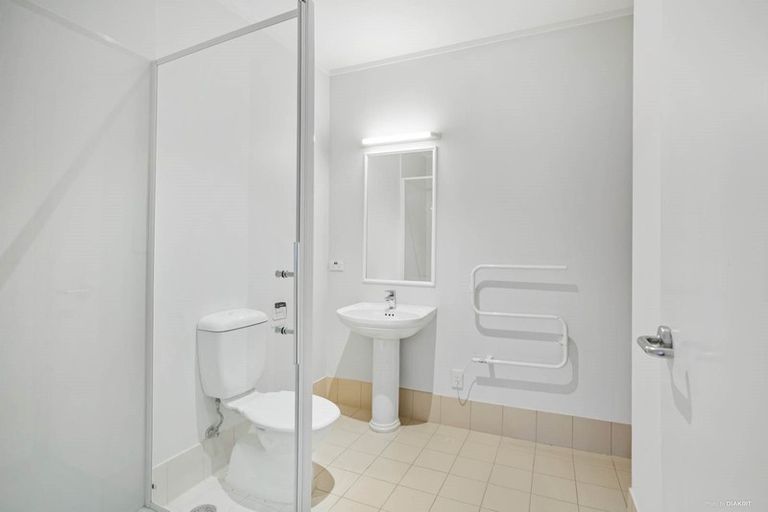 Photo of property in 5b/30 Westward Ho, Glen Eden, Auckland, 0602