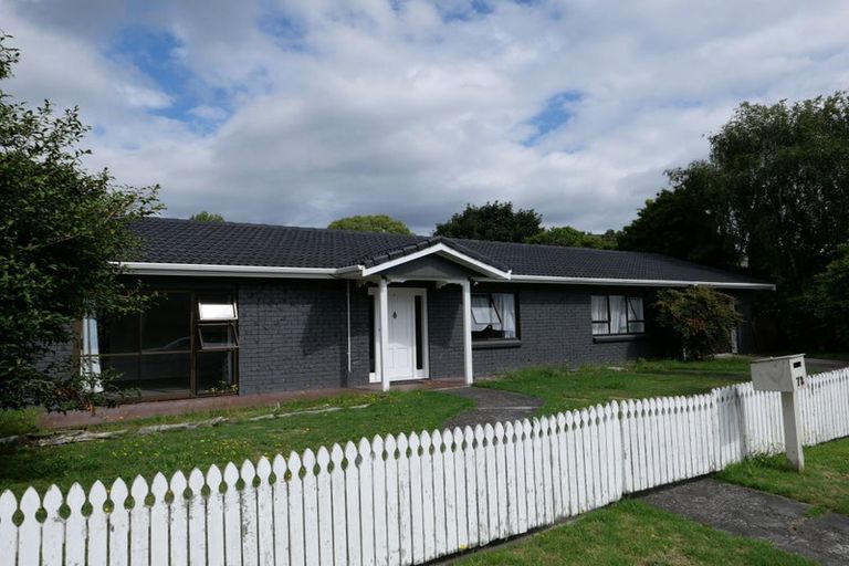 Photo of property in 72 Aorangi Road, Paraparaumu, 5032