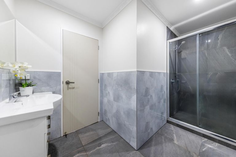 Photo of property in 16 Dolbel Place, Mangere East, Auckland, 2024