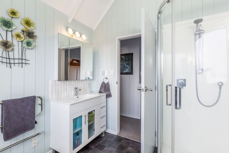 Photo of property in 1 Gails Drive, Okura, Auckland, 0792