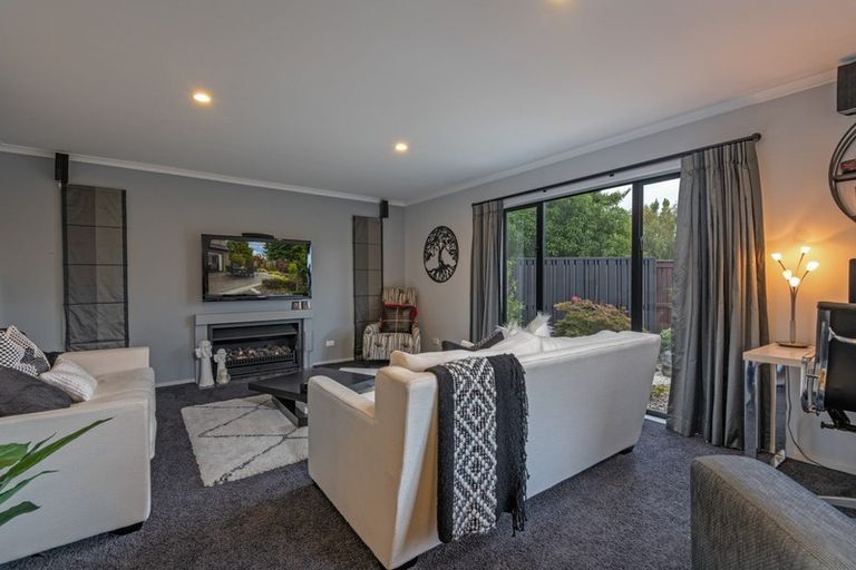 Photo of property in 17 Jensen Street, Hokowhitu, Palmerston North, 4410