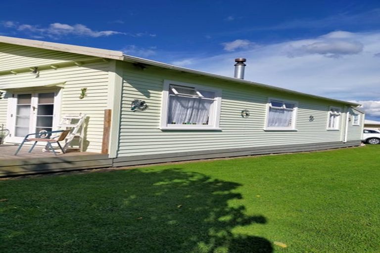 Photo of property in 1 Colonel Place, Featherston, 5710