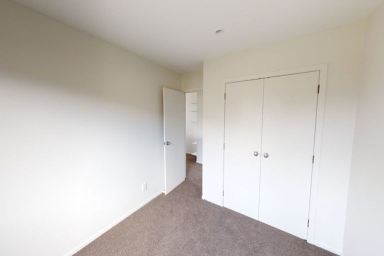 Photo of property in 74 Dress Circle, Newlands, Wellington, 6037