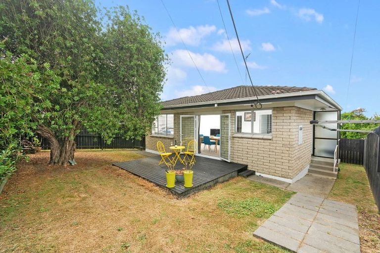 Photo of property in 1/31 Hepburn Road, Glendene, Auckland, 0602