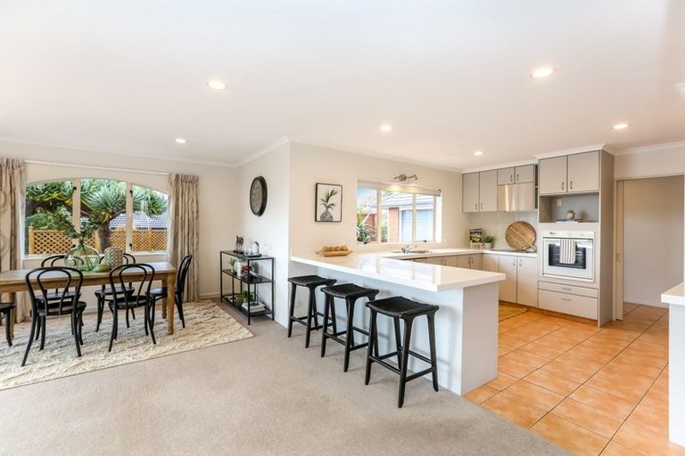 Photo of property in 6 Frank Frethey Place, Highlands Park, New Plymouth, 4312