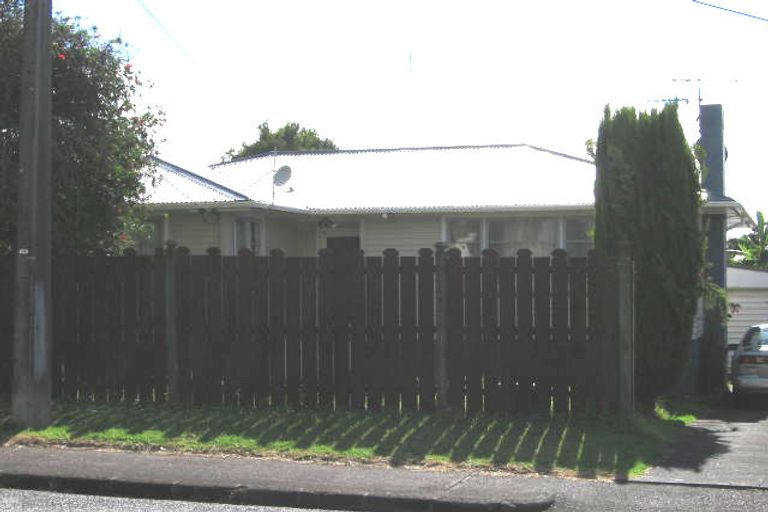 Photo of property in 11 Barrys Road, Glendene, Auckland, 0602