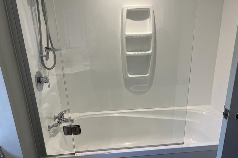 Photo of property in 2/33 Harley Road, Takapuna, Auckland, 0622