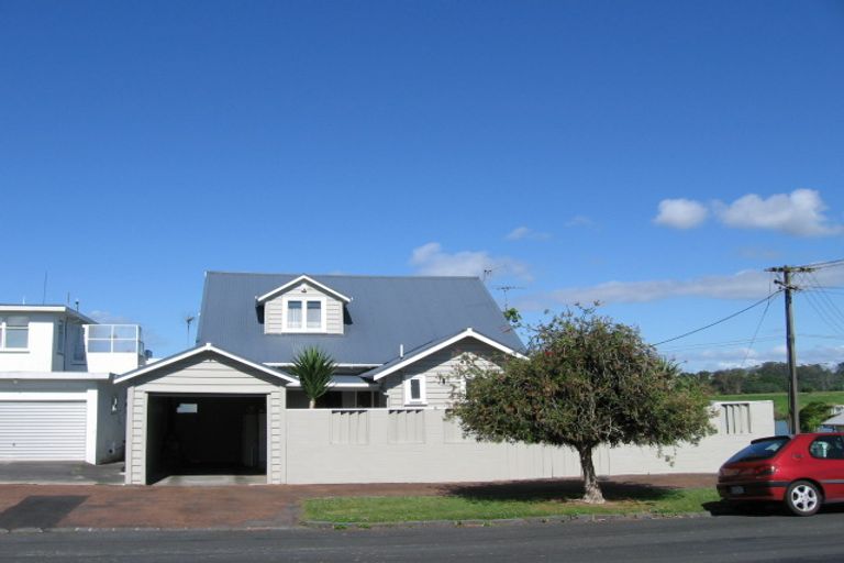 Photo of property in 1 Bangor Street, Point Chevalier, Auckland, 1022