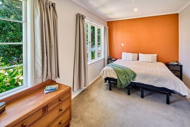 Photo of property in 135 Seaview Road, Paraparaumu Beach, Paraparaumu, 5032