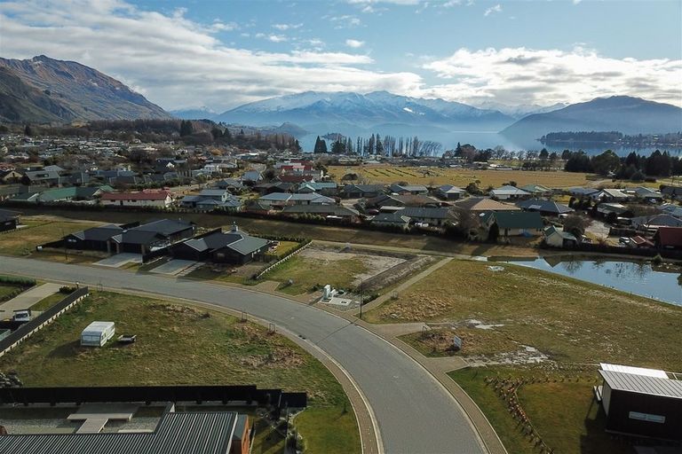 Photo of property in 17 Sapphire Spring Rise, Wanaka, 9305