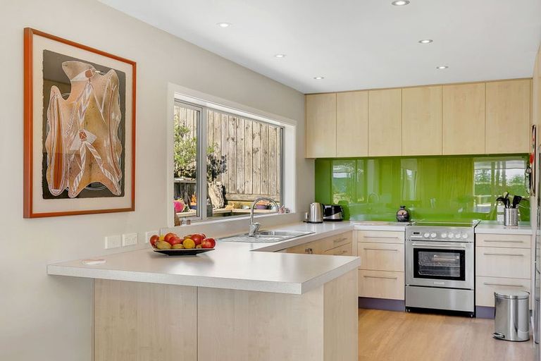 Photo of property in 7 View Road, Titahi Bay, Porirua, 5022