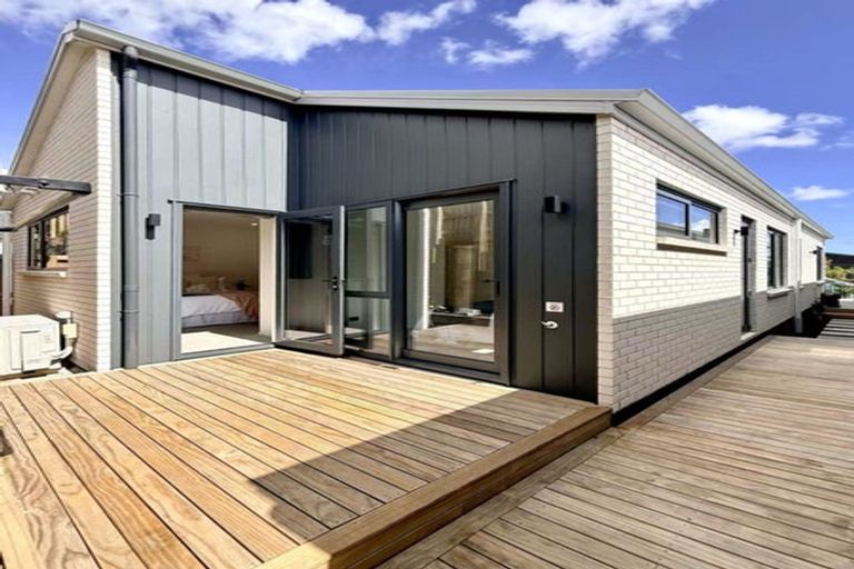 Photo of property in 6 Taukahiwi Road, Pukekohe, 2120