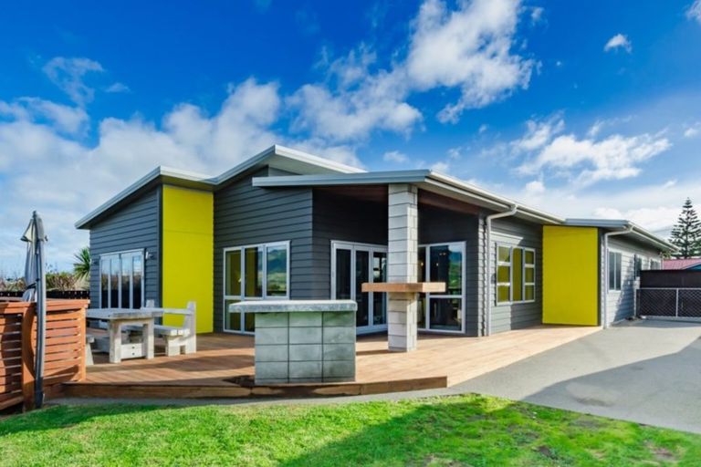 Photo of property in 34 Gawler Street, Te Horo Beach, Otaki, 5581