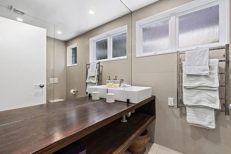 Photo of property in 1/22 Lansdowne Street, Bayswater, Auckland, 0622