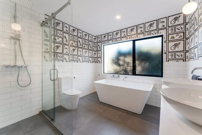 Photo of property in 2/21 Aorangi Place, Birkenhead, Auckland, 0626