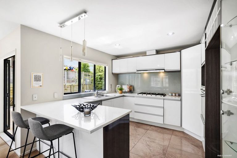 Photo of property in 21a Dallinghoe Crescent, Milford, Auckland, 0620