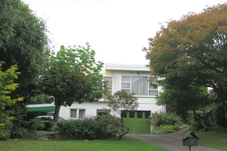 Photo of property in 5 Lincoln Avenue, Tawa, Wellington, 5028