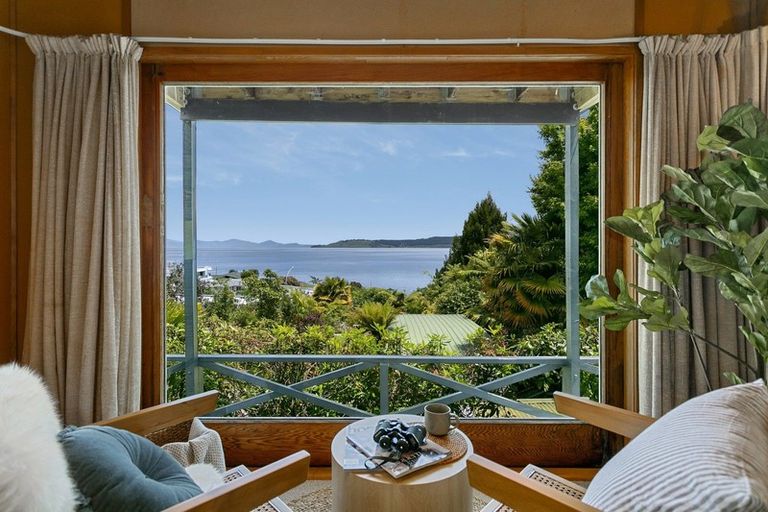 Photo of property in 2/202 Lake Terrace, Waipahihi, Taupo, 3330