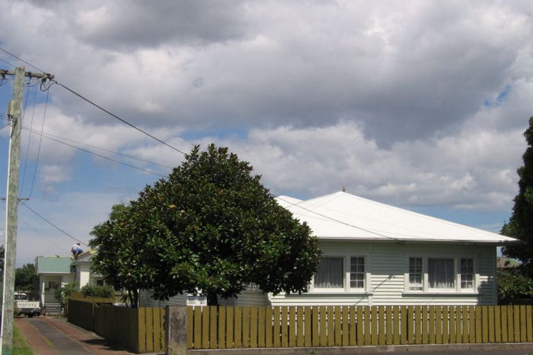 Photo of property in 107 Calliope Road, Stanley Point, Auckland, 0624