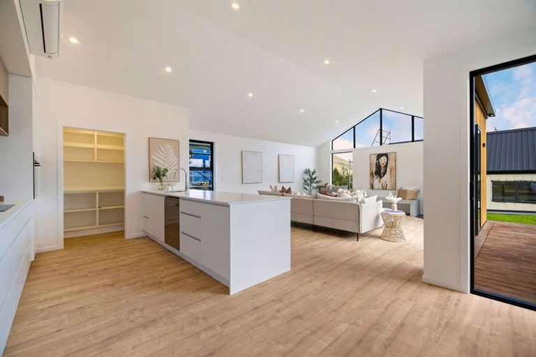 Photo of property in 5 Rowe Drive, Jacks Point, 9371