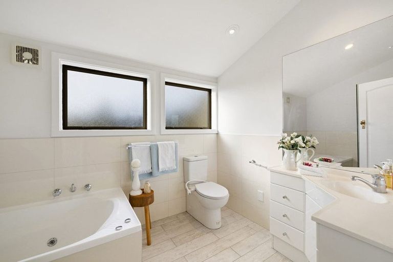 Photo of property in 9 Kotare Street, Fendalton, Christchurch, 8041