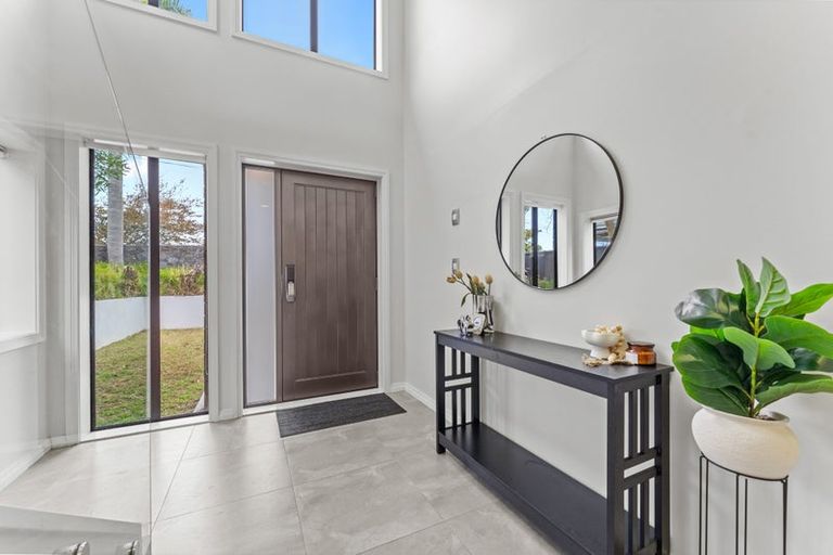 Photo of property in 791a East Coast Road, Northcross, Auckland, 0630