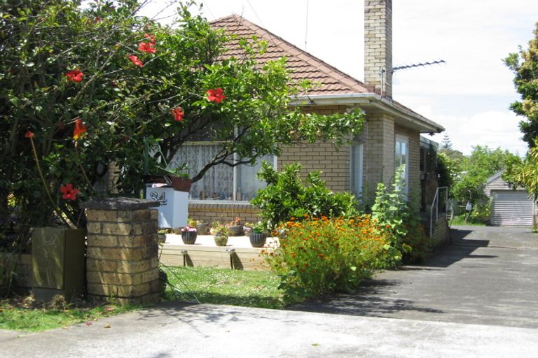 Photo of property in 1/34 Miller Road, Mangere Bridge, Auckland, 2022