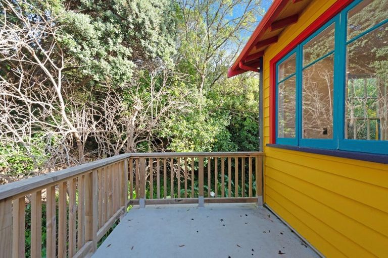 Photo of property in 13 Cave Road, Houghton Bay, Wellington, 6023
