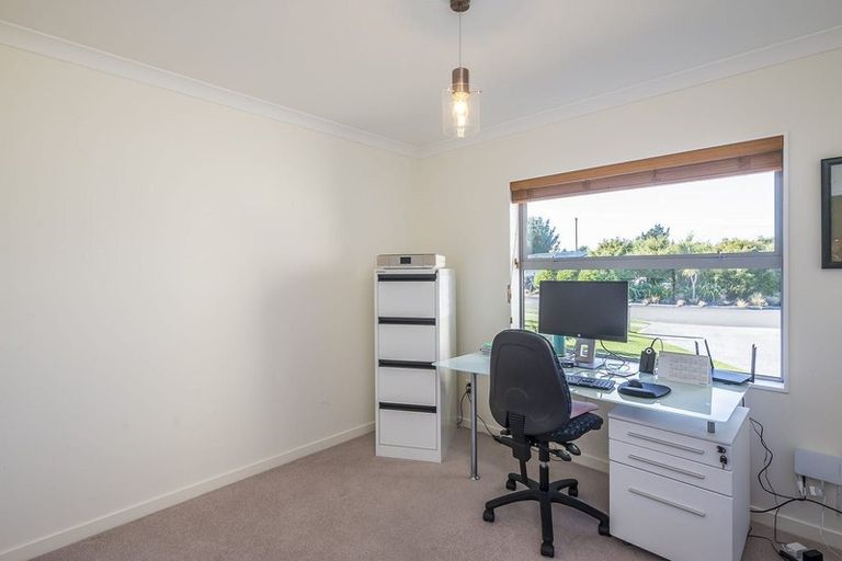 Photo of property in 14 Petrel Close, Paraparaumu Beach, Paraparaumu, 5032