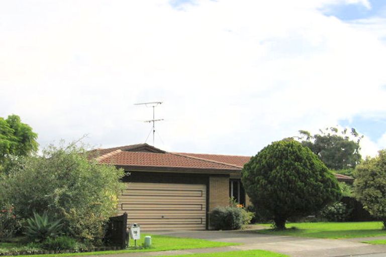 Photo of property in 67 Botany Road, Botany Downs, Auckland, 2010