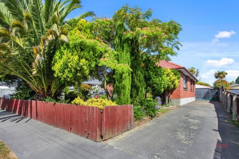 Photo of property in 28 Rowcliffe Crescent, Avonside, Christchurch, 8061