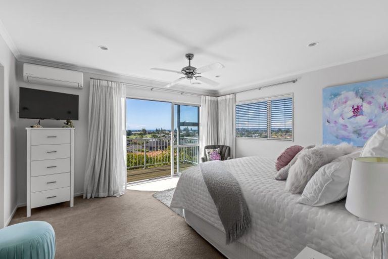 Photo of property in 60 Chesterfield Way, Orewa, 0931