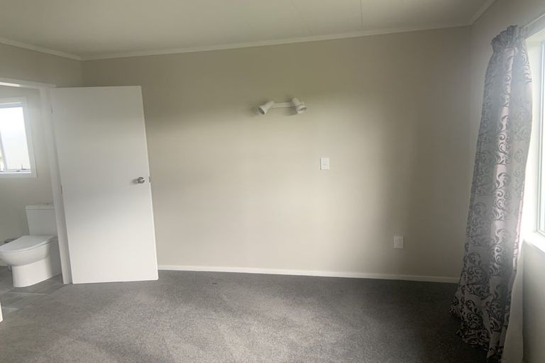 Photo of property in 8 First Avenue, Glenbrook, 2681