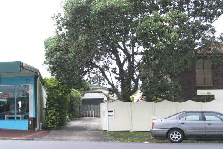 Photo of property in 1/965 Beach Road, Torbay, Auckland, 0630