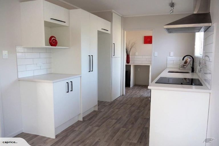 Photo of property in 17 Becker Drive, Weymouth, Auckland, 2103