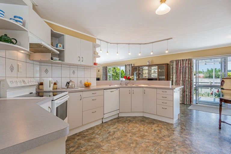 Photo of property in 27 Cambridge Street, Pahiatua, 4910