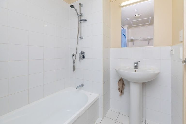 Photo of property in The Rennaissance, 11h/18 Ronwood Avenue, Manukau, Auckland, 2104