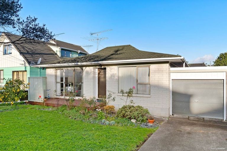 Photo of property in 1/5 Merriefield Avenue, Forrest Hill, Auckland, 0620