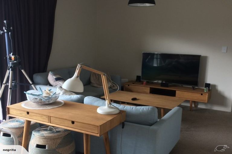 Photo of property in 1/70 William Bayes Place, Red Beach, 0932